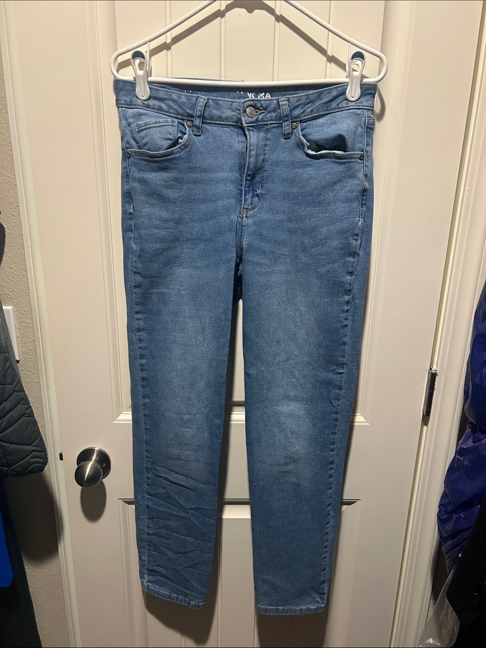 Women’s Straight Leg Jeans in Light Blue Denim